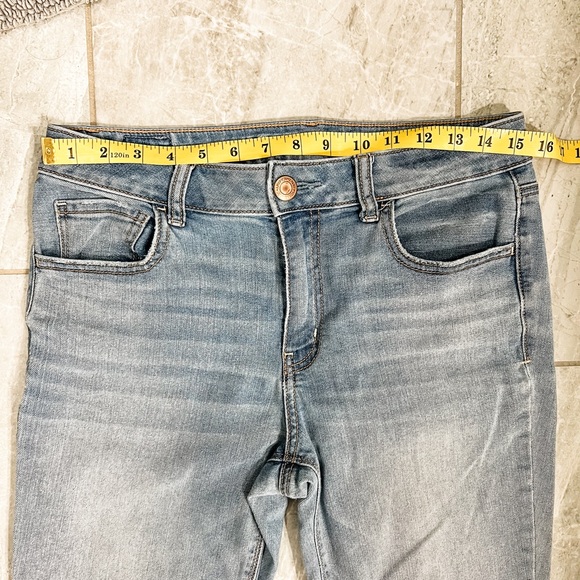 American Eagle Light Wash Flared Hi-Rise Artist Jeans Size 8 Long - Picture 6 of 9